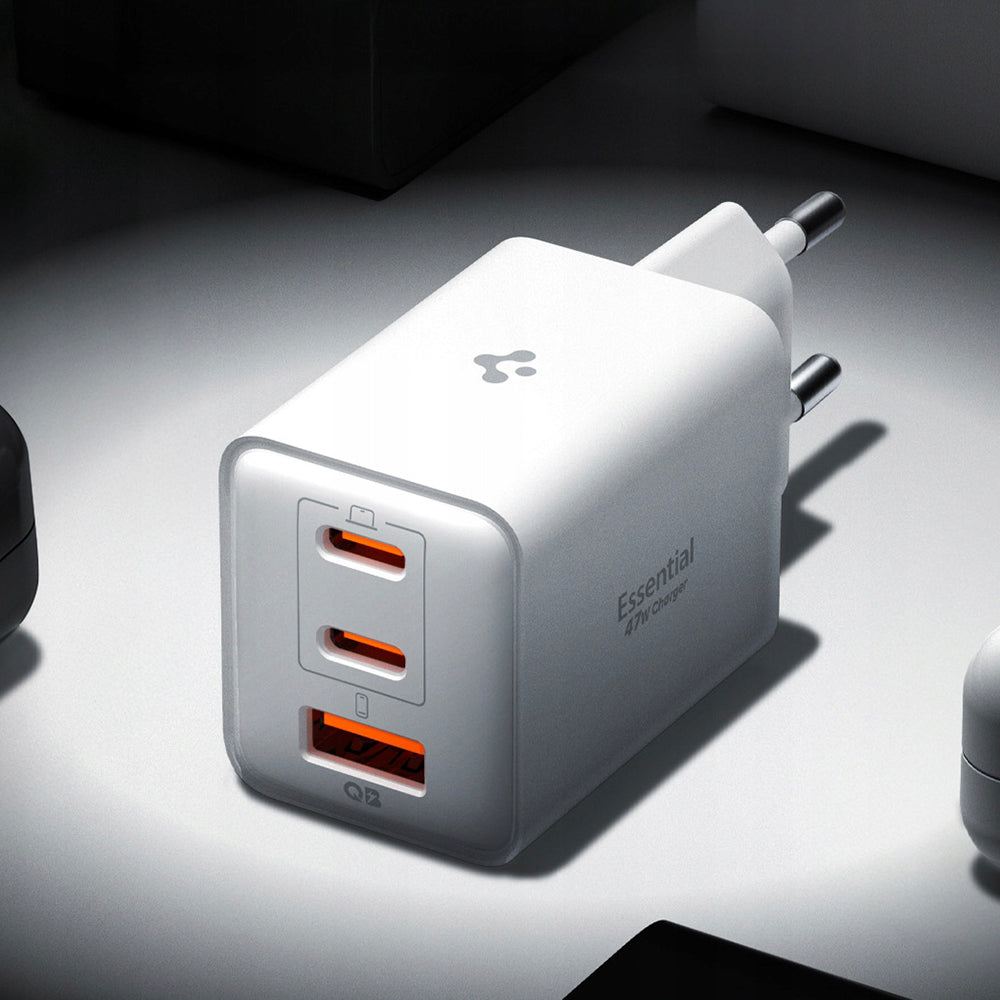 Spigen EE473EU Essential Netzladegerät, 47W, 3A, 1 x USB-A - 2 x USB-C, Weiß ACH09464
