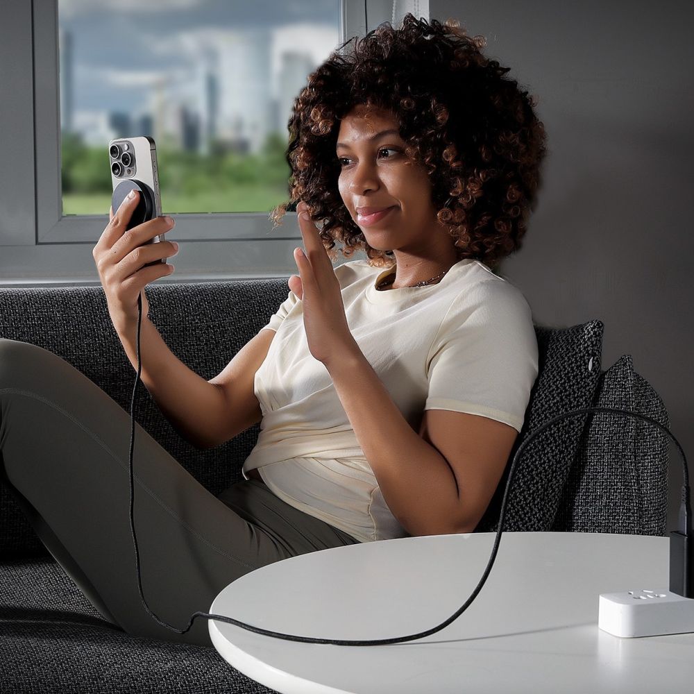 Wireless-Netzladegerät ESR HaloLock, 15W, 1.67A, Schwarz