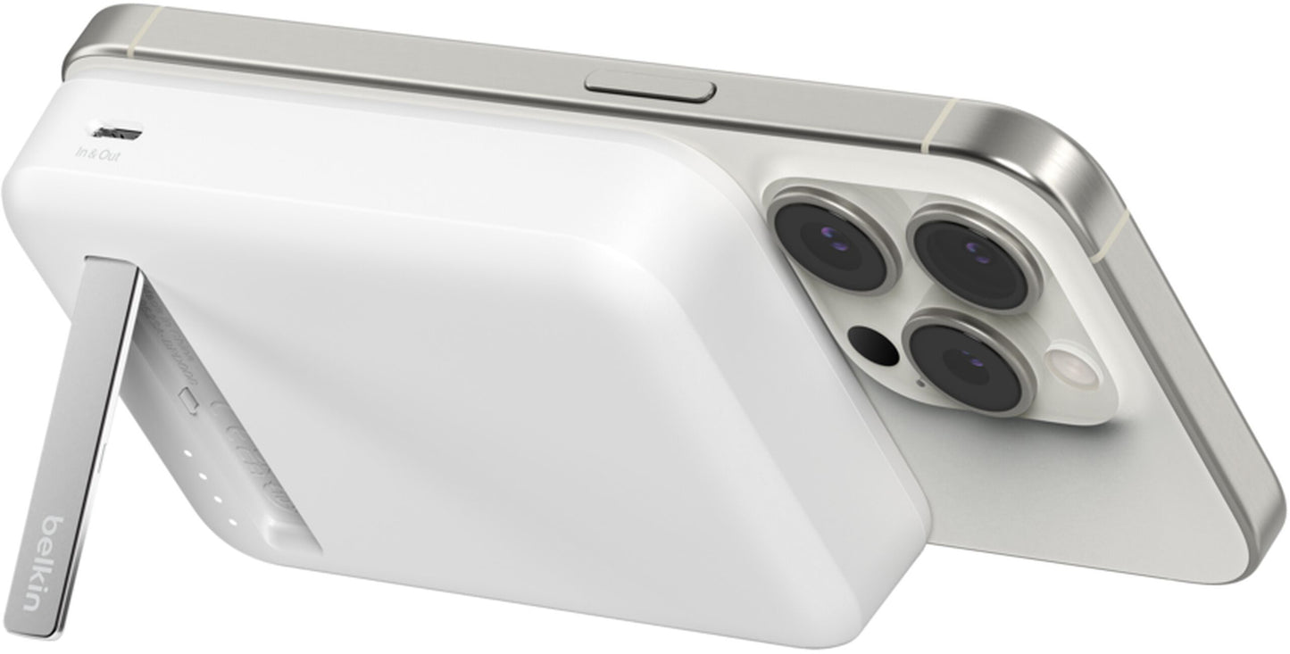 Belkin BoostCharge Pro Wireless Powerbank mit Kickstand, 10000mAh, 15W, FQI, 1 x QI - 1 x USB-C, Weiß BPD008btWH