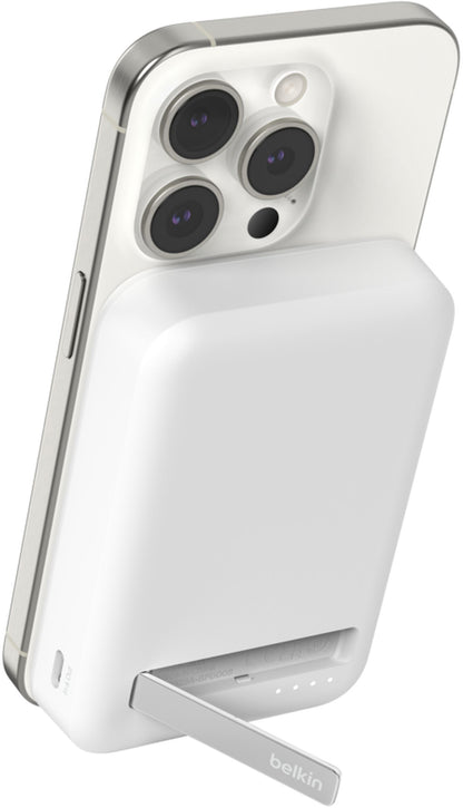 Belkin BoostCharge Pro Wireless Powerbank mit Kickstand, 10000mAh, 15W, FQI, 1 x QI - 1 x USB-C, Weiß BPD008btWH