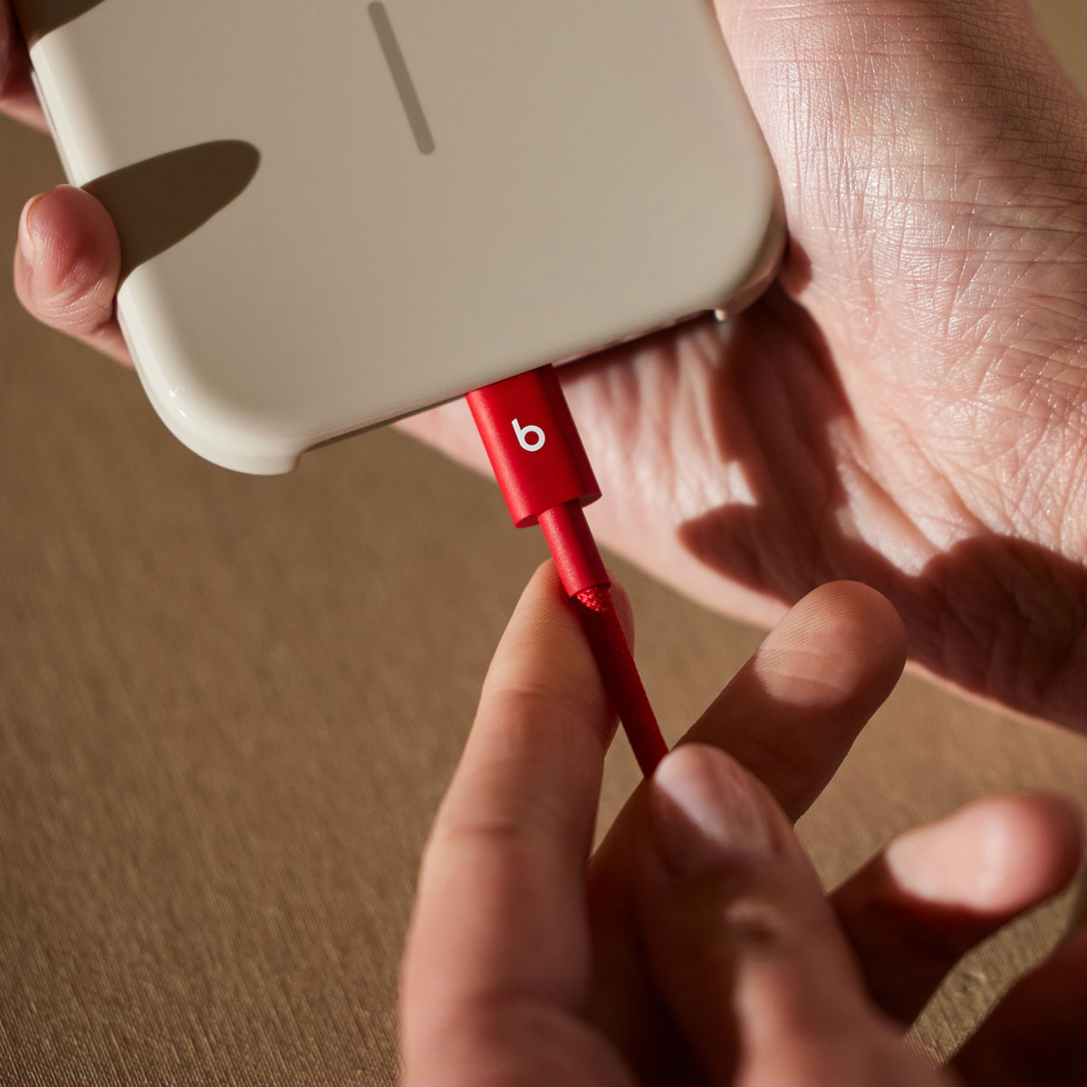 USB-C Daten- und Ladekabel - USB-C Beats, 1,5m, Rot MDGF4ZM/A