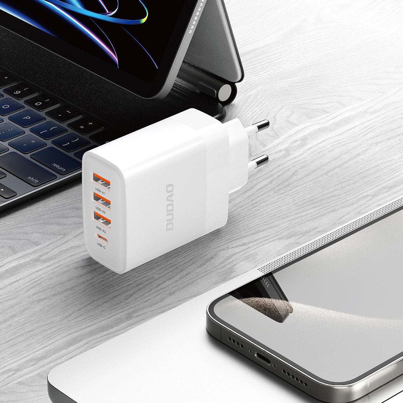 Dudao A5HEU Netzwerkladegerät, 20 W, 3 A, 1 x USB-C – 3 x USB-A, Weiß